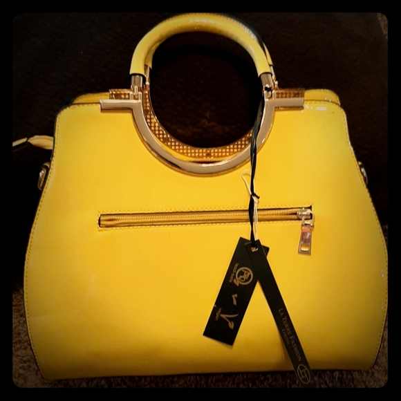 Fun yellow purse - Picture 1 of 5